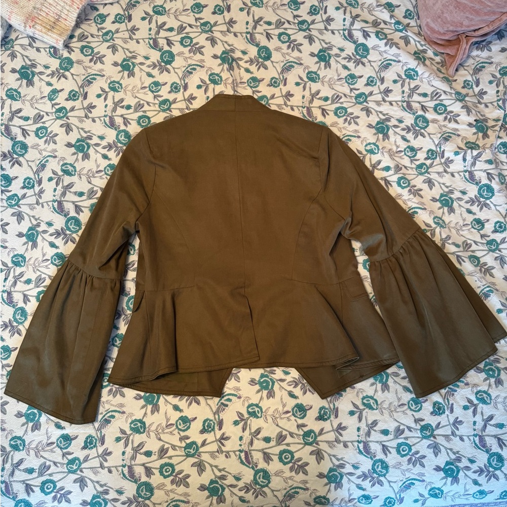 Ulla Johnson lined bolero jacket. Gathered flared sleeves. Slight peplum hem. - Picture 3 of 8